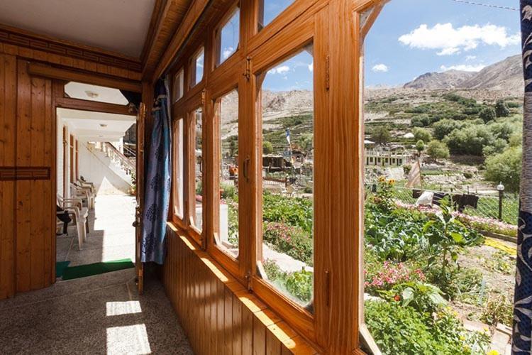 Hotel Lake View Nako Экстерьер фото